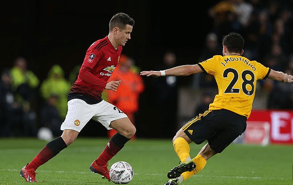 场上举足轻 场上举足轻